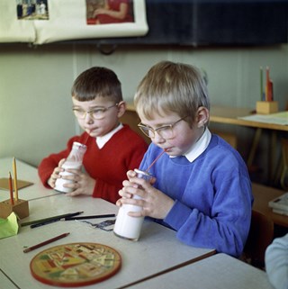 Wat zijn uw herinneringen aan schoolmelk?